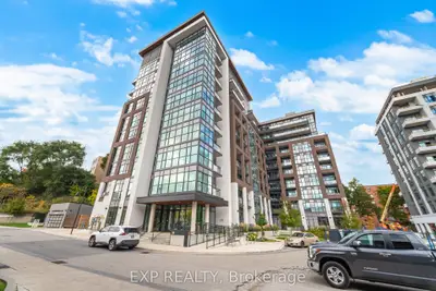 25 Neighbourhood Lane 812, Toronto, On M8y 0c4