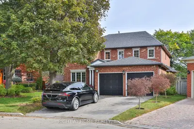 560 Chagall Court, Mississauga, On L5r 3a8