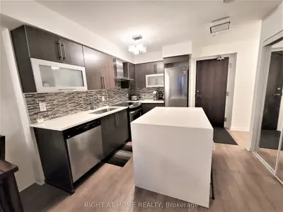 1 Michael Power Place 711, Toronto, On M9a 0a1