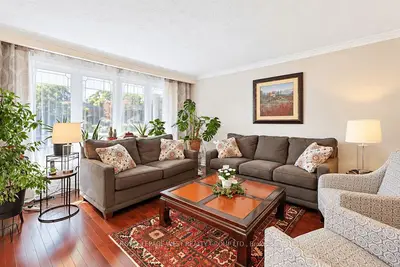 292 La Rose Avenue, Toronto, On M9p 1b9