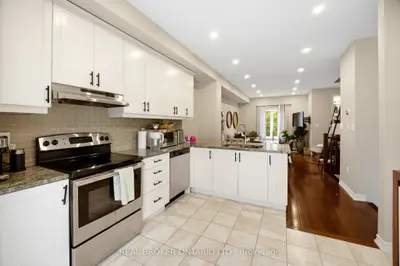 1123 Haig Boulevard 2, Mississauga, On L5e 2m6