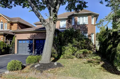 5 Pinecone Way E, Brampton, On L6r 1n5