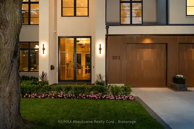203 Weybourne Road, Oakville, On L6k 2t7