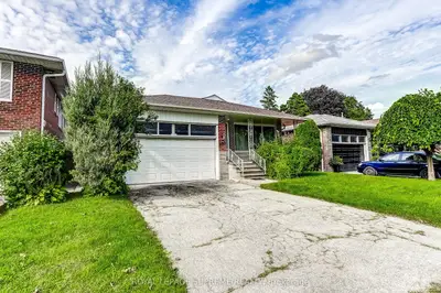 100 Summitcrest Drive, Toronto, On M9p 1h8