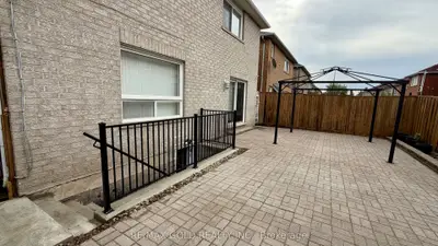 244 Brisdale Drive, Brampton, On L7a 2t3