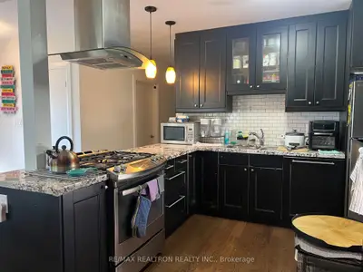 12 Paulart Drive, Toronto, On M9b 3v4