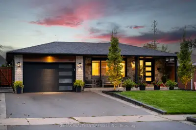 2223 Belfast Crescent, Mississauga, On L5k 1n7