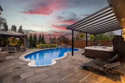 2223 Belfast Crescent, Mississauga, On L5k 1n7