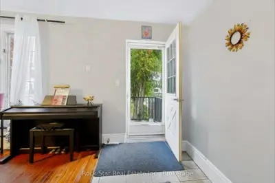 1162 Northmount Avenue, Mississauga, On L5e 1x9