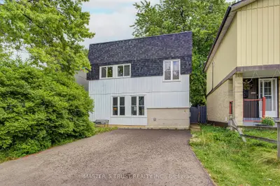 4 Gatsby Square, Brampton, On L6s 2h4