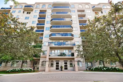 10 Dayspring Circle 304, Brampton, On L6p 1b9