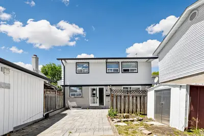 6 Hector Court, Brampton, On L6s 1p1