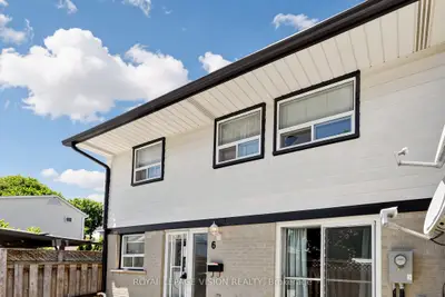 6 Hector Court, Brampton, On L6s 1p1