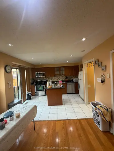 10 Hendricks Crescent, Brampton, On L6y 4k9