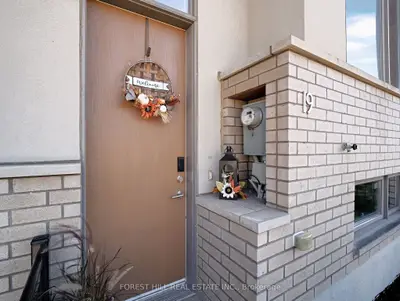 19 Stanley Greene Boulevard, Toronto, On M3k 0b1