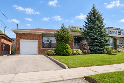 11 Erie Street, Toronto, On M6l 2p6