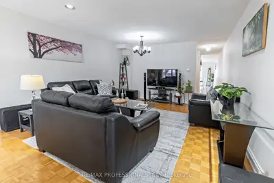 7 Mulock Avenue, Toronto, On M6n 3c3
