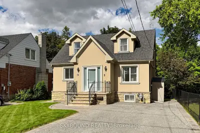 19 Riverview Heights, Toronto, On M9p 2n3