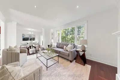 19 Riverview Heights, Toronto, On M9p 2n3