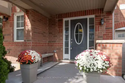 219 Septimus Heights, Milton, On L9t 8n7