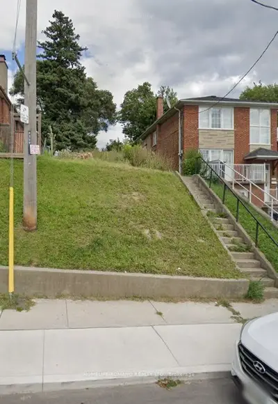 357 Silverthorn Avenue, Toronto, On M6m 3g7