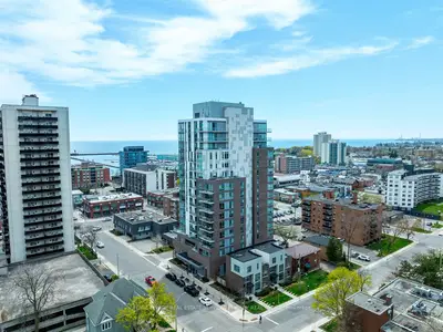 8 Ann Street 401, Mississauga, On L5g 3e6