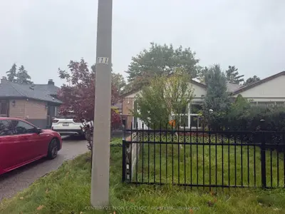 111 Aloma Crescent, Brampton, On L6t 2n8