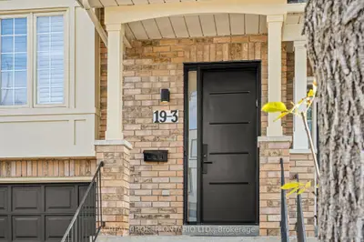 19 Thirtieth Street 3, Toronto, On M8w 3b7