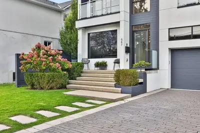 647 Montbeck Crescent, Mississauga, On L5g 1p1