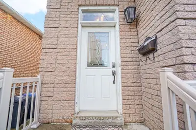 195 Vodden Street E Main, Brampton, On L6v 1m9
