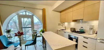 243 Perth Avenue 210, Toronto, On M6p 3x9