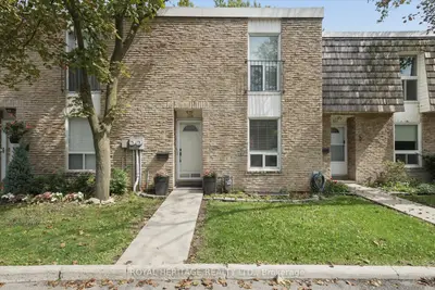 701 Burnhamthorpe Road 105, Toronto, On M9c 2z6