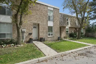 701 Burnhamthorpe Road 105, Toronto, On M9c 2z6