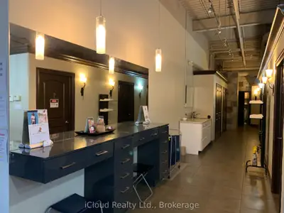 592 Rathburn Road W Unit #1, Mississauga, On L5b 3a4