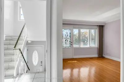 663 Brock Avenue, Toronto, On M6h 3p1