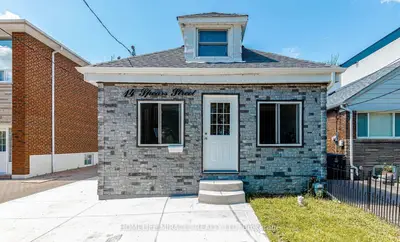 14 Spears Street, Toronto, On M6n 3x7