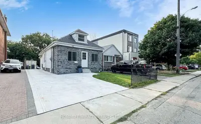 14 Spears Street, Toronto, On M6n 3x7