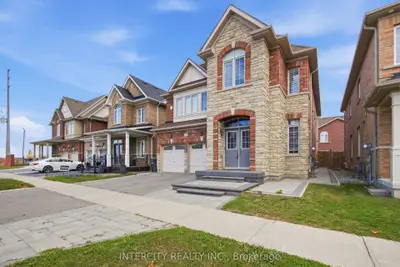 379 Robert Parkinson Drive, Brampton, On L7a 0c4