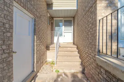 20 Langdale Crescent, Brampton, On L6y 4s2