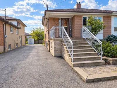 7 Pecan Court, Toronto, On M3l 1r6