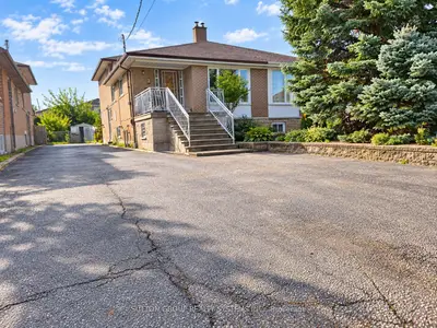 7 Pecan Court, Toronto, On M3l 1r6