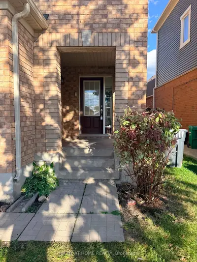 13 Lanternlight Lane, Brampton, On L7a 0t3