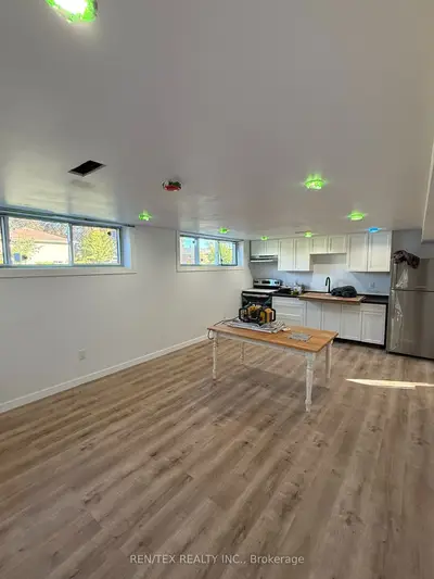 52 Watercliffe Road Lower 1, Toronto, On M9w 4e7