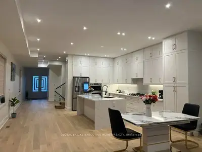 25a Pine Avenue N, Mississauga, On L5h 2p9