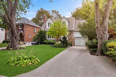 145 Brentwood Road N, Toronto, On M8x 2c8