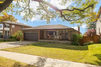 28 Blue Springs Road, Toronto, On M6l 2t3
