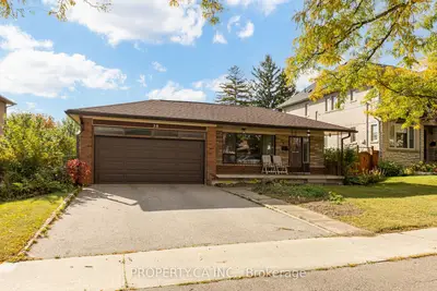 28 Blue Springs Road, Toronto, On M6l 2t3