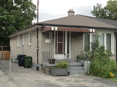 23 Chalkfarm Dr Drive, Toronto, On M3l 1l1