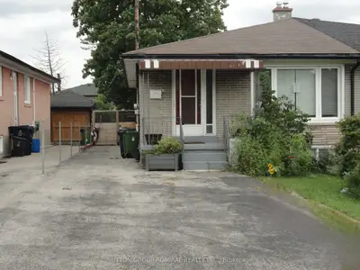 23 Chalkfarm Dr Drive, Toronto, On M3l 1l1