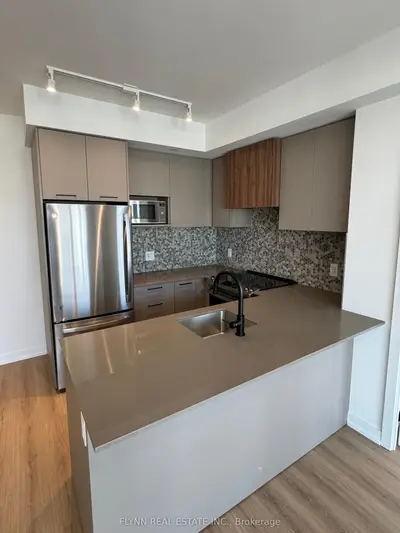 10 Lagerfeld Drive 416, Brampton, On L7a 5l3